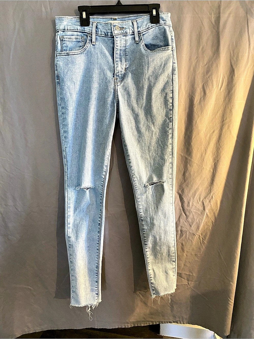 Levi's 720 High Rise Super Skinny Distressed Jeans in Blue Waist 28